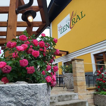 Gasthof Zentral Feistritz an der Drau Екстериор снимка